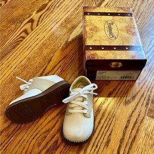 FootMates Classic White and Brown Kids Dress Shoes